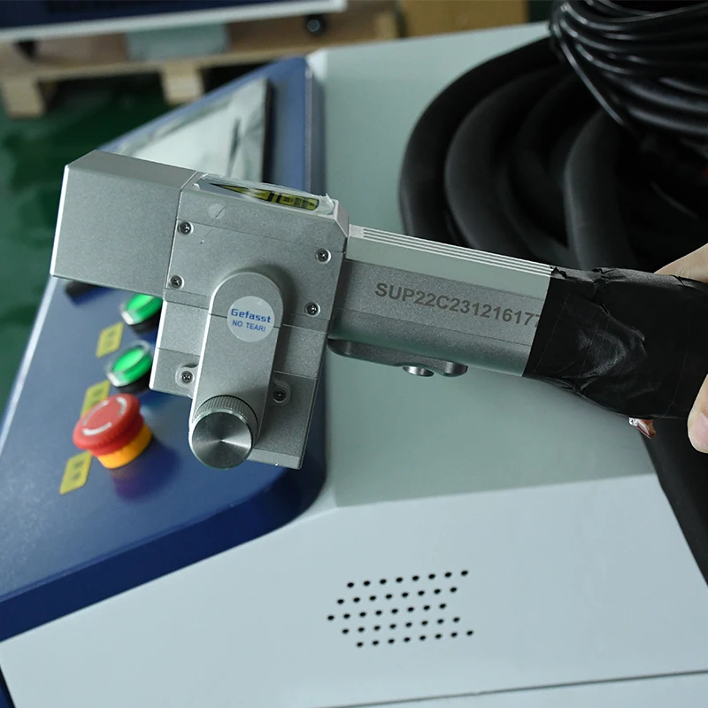 Industrial Laser Removal Machine - หัวทำความสะอาดด้วยเลเซอร์แบบมือถือ SUP22C รุ่นใหม่ 3000W เครื่องกำจัดสนิมสำหรับโลหะออกไซด์ สำหรับโรงแรมและอุตสาหกรรม